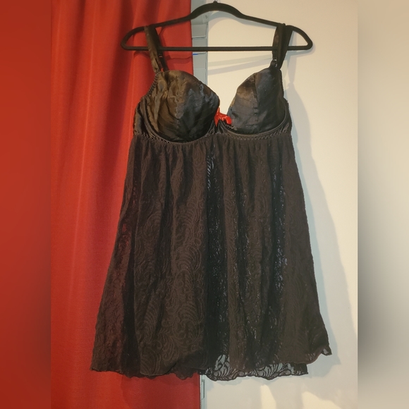 Black and red lingerie - Picture 3 of 9